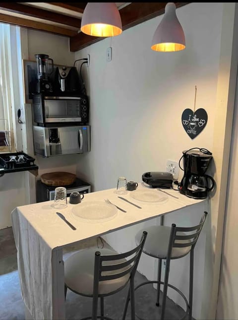 Coffee/tea facilities, Kitchen or kitchenette, Dining area, minibar, stove, toaster