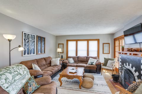 Cozy Tiffin House with Private Pool 1 Mi to Town! House in Ohio