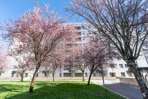 Property building, Spring