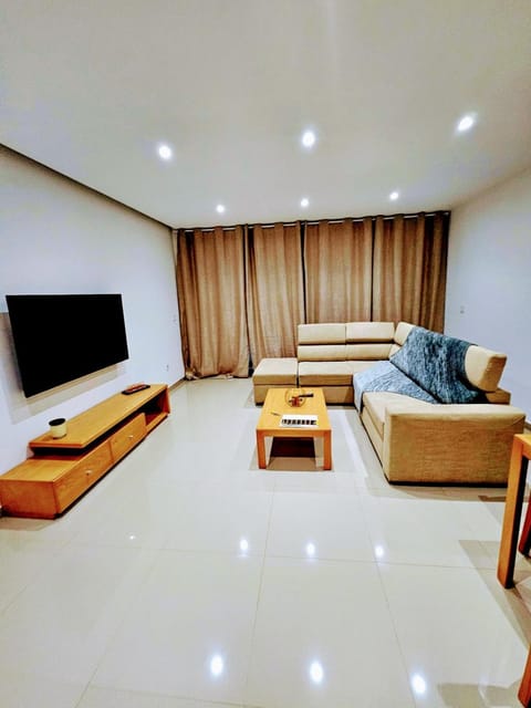 TV and multimedia, Living room, Seating area, Evening entertainment