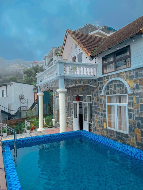Property building, Pool view, Swimming pool