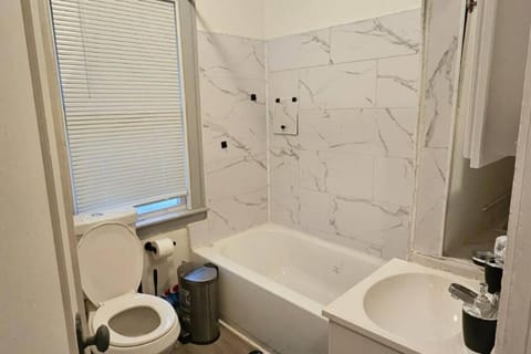 Lovely 3 Bed Room in Cleveland House in Cleveland Heights