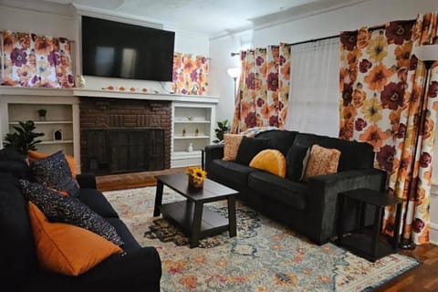 Lovely 3 Bed Room in Cleveland House in Cleveland Heights