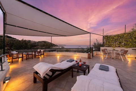 Patio, Natural landscape, View (from property/room), Balcony/Terrace, Seating area, Mountain view, sunbed