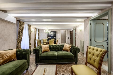 Living room, Seating area