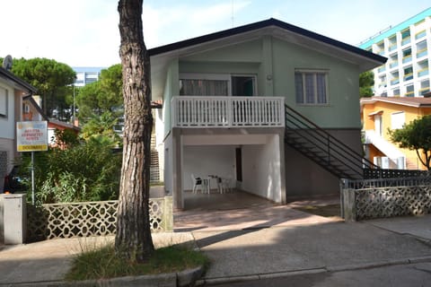 Property building, Neighbourhood, Garden view, Parking