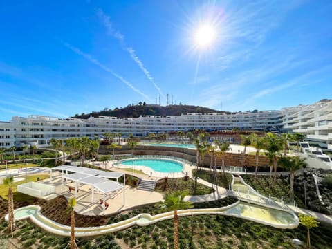 Property building, Day, Natural landscape, Garden, Mountain view, Pool view, Swimming pool