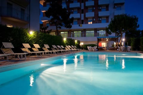 Night, Pool view