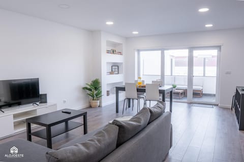 Communal lounge/ TV room, TV and multimedia, Living room, Seating area