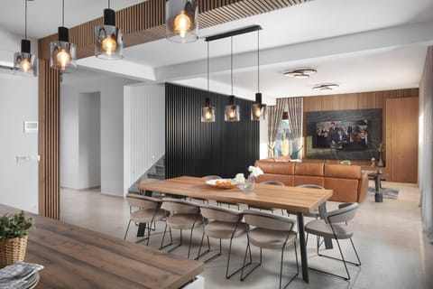 TV and multimedia, Living room, Seating area, Dining area