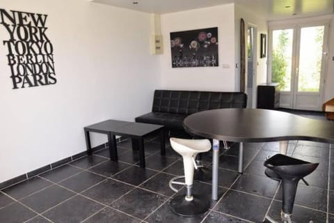 Maison dans son écrin de verdure House in Finistere