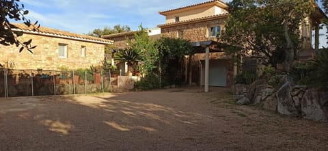 Property building, Facade/entrance, Parking