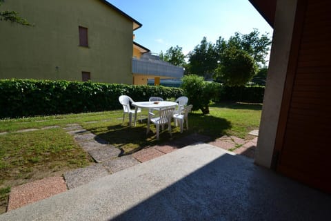 Property building, Facade/entrance, Garden view, Parking