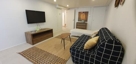 Two room 54m2 apt, WiFi, free parking, terrace, near central park Apartment in Helsinki