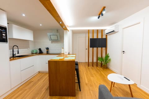 Communal lounge/ TV room, TV and multimedia, kitchen