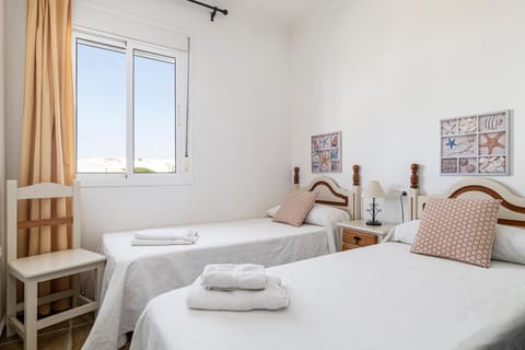 Bedroom, towels