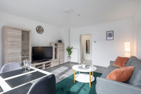 Communal lounge/ TV room, TV and multimedia, Living room, Seating area, Evening entertainment