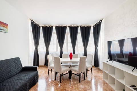 TV and multimedia, Living room, Dining area, Evening entertainment