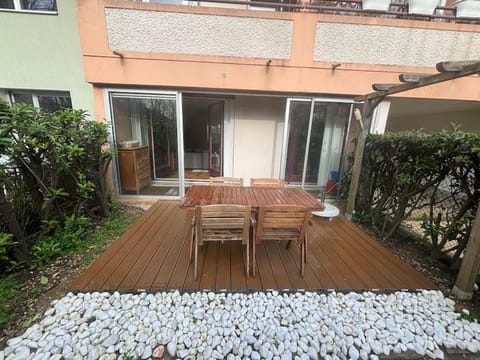 F2 avec Terrasse, Parking gratuit Apartment in Montigny-le-Bretonneux