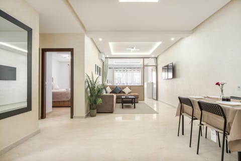 Communal lounge/ TV room, TV and multimedia, Living room, Seating area, Dining area, heating, air conditioner