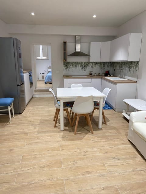 Kitchen or kitchenette, Living room, Seating area, Dining area, Bedroom, minibar, oven, stove