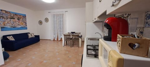 Kitchen or kitchenette, Living room, Dining area, minibar, pet friendly