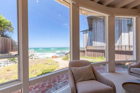 Walk to the Beach from this Ocean Front Home House in Moss Beach