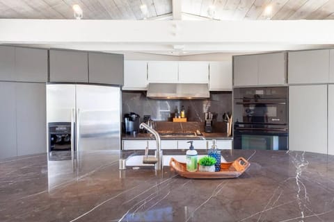 Walk to the Beach from this Ocean Front Home House in Moss Beach