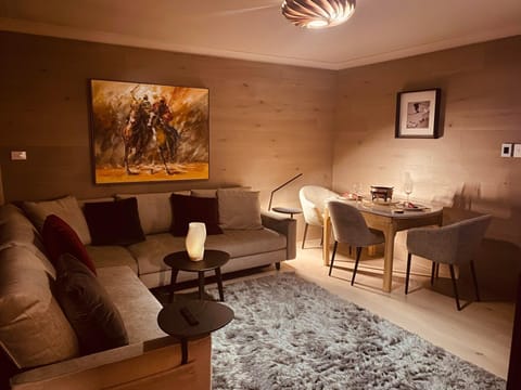 Living room, Seating area, Dining area, Mountain view, Mountain view