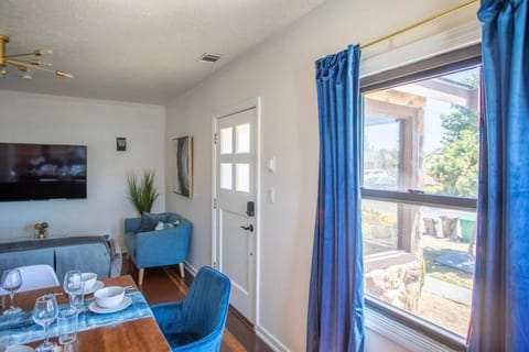 PlanetView Delux Richmond XL- walk Best MexFood Apartment in San Pablo