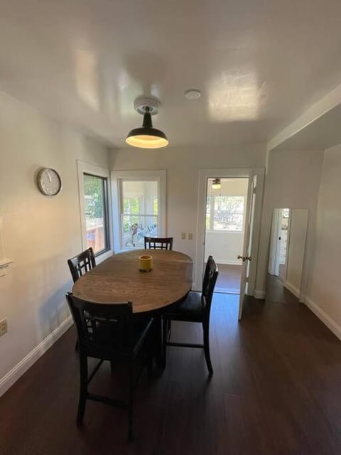 PlanetView Delux Richmond XL- walk Best MexFood Apartment in San Pablo