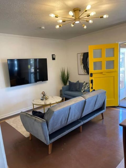 PlanetView Delux Richmond XL- walk Best MexFood Apartment in San Pablo