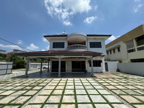 Property building, Day