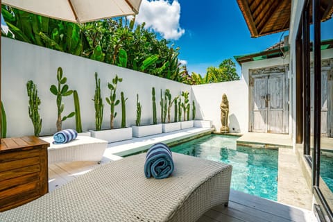 Day, Pool view, Swimming pool, sunbed