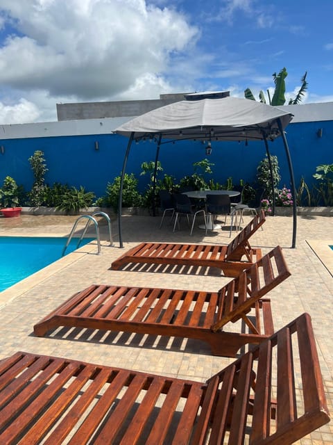 Swimming pool, sunbed