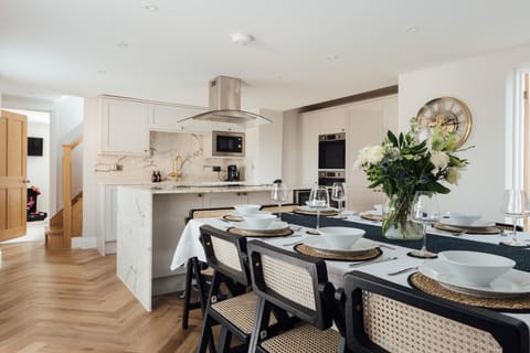 Kitchen or kitchenette, Dining area, dishwasher, pet friendly, stove