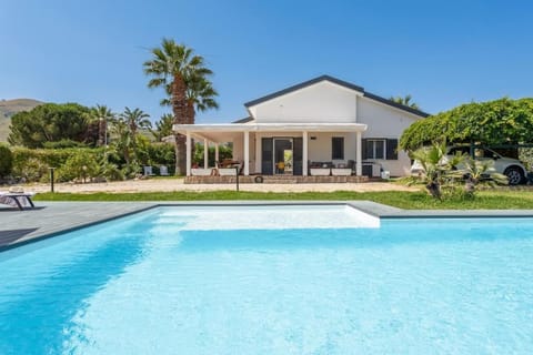 Property building, Garden, Garden view, Pool view, Swimming pool