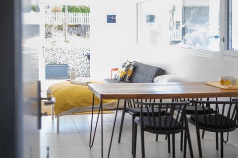 Seating area, Dining area