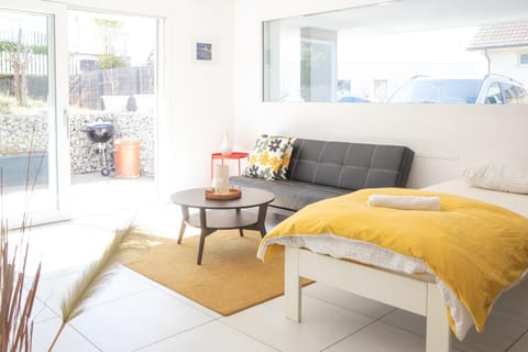 Bed, Photo of the whole room, Seating area