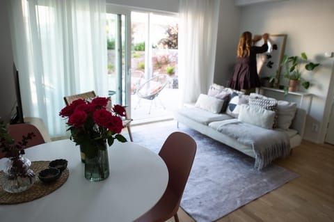 Living room, Photo of the whole room, Seating area