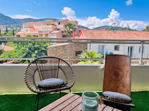 View (from property/room), Balcony/Terrace, Mountain view
