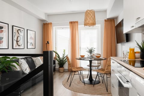 Kitchen or kitchenette, Living room, Seating area, Dining area, oven, pet friendly, stove