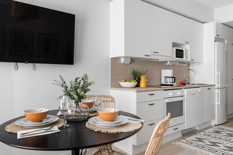 TV and multimedia, Coffee/tea facilities, Dining area, oven, toaster