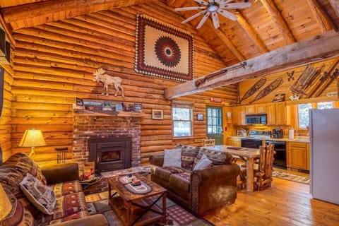 Communal lounge/ TV room, TV and multimedia, Living room, Seating area, Evening entertainment, fireplace, flat iron