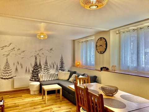 Living room, Seating area, Dining area