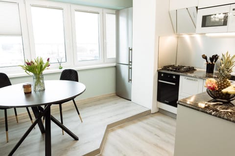 Kitchen or kitchenette, Dining area, minibar, pet friendly, stove