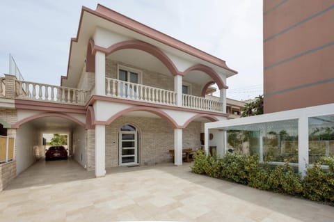 Property building, Garden, Swimming pool