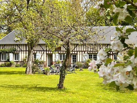 Property building, Natural landscape, Garden, Garden view