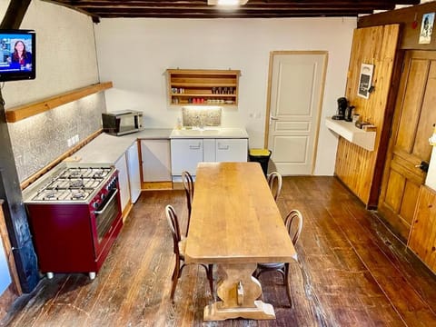 TV and multimedia, Kitchen or kitchenette, Dining area, minibar