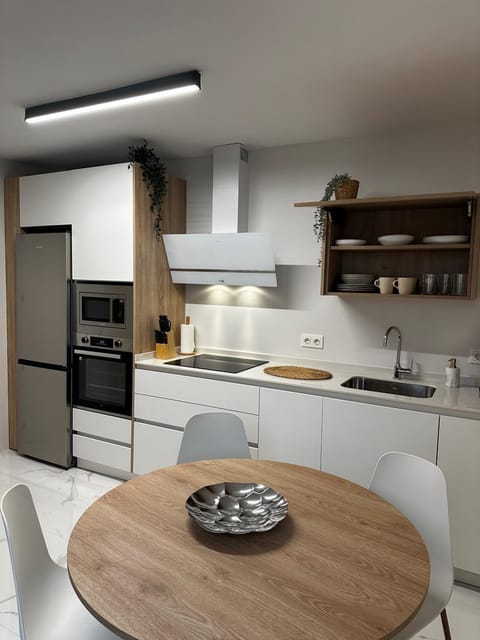 Coffee/tea facilities, Kitchen or kitchenette, Dining area, dishwasher, minibar, pet friendly, stove, toaster